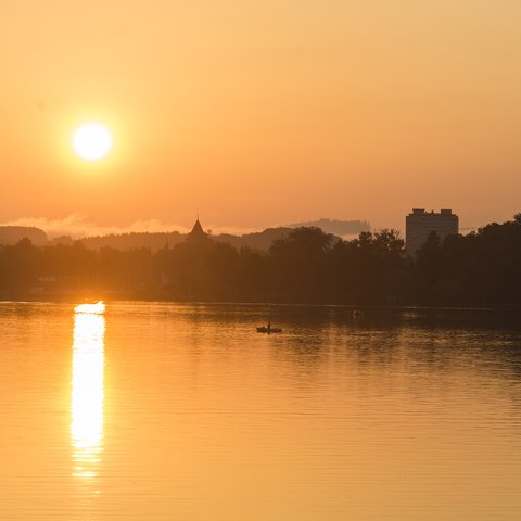 Nidau, morgens vom See her. Vergrösserte Ansicht