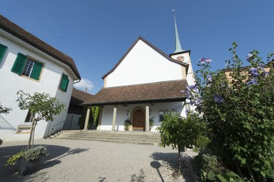 Kirche mit Hof