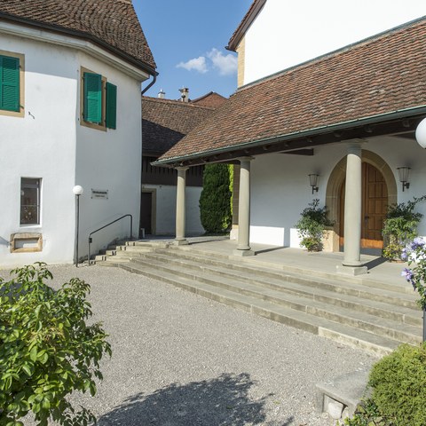 Hof der reformierten Kirche. Vergrösserte Ansicht