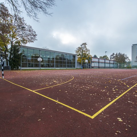 Beunden Schulhaus, Sportplatz. Vergrösserte Ansicht