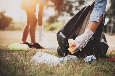 AdobeStock Littering 255992839